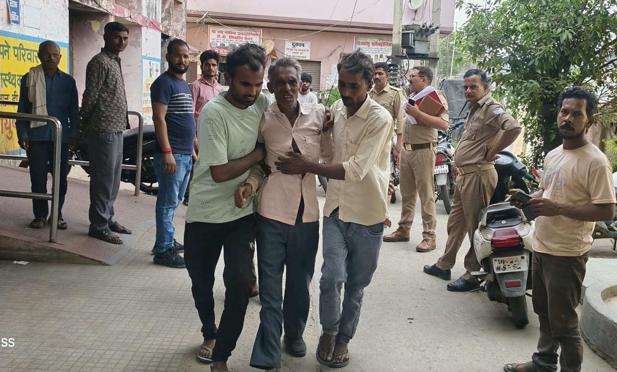 Three laborers were burnt due to electric current in the wires installed in the field, one died.