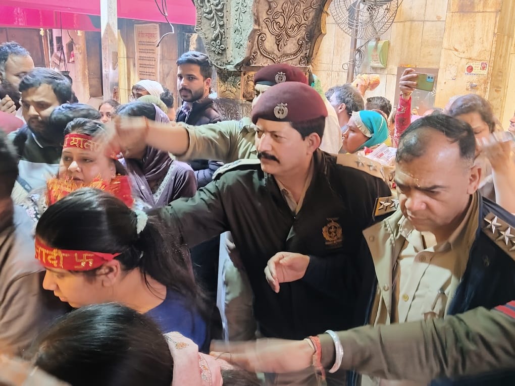 A wave of faith swept through the Chintpurni temple amid the rain, with 60,000 devotees offering prayers.