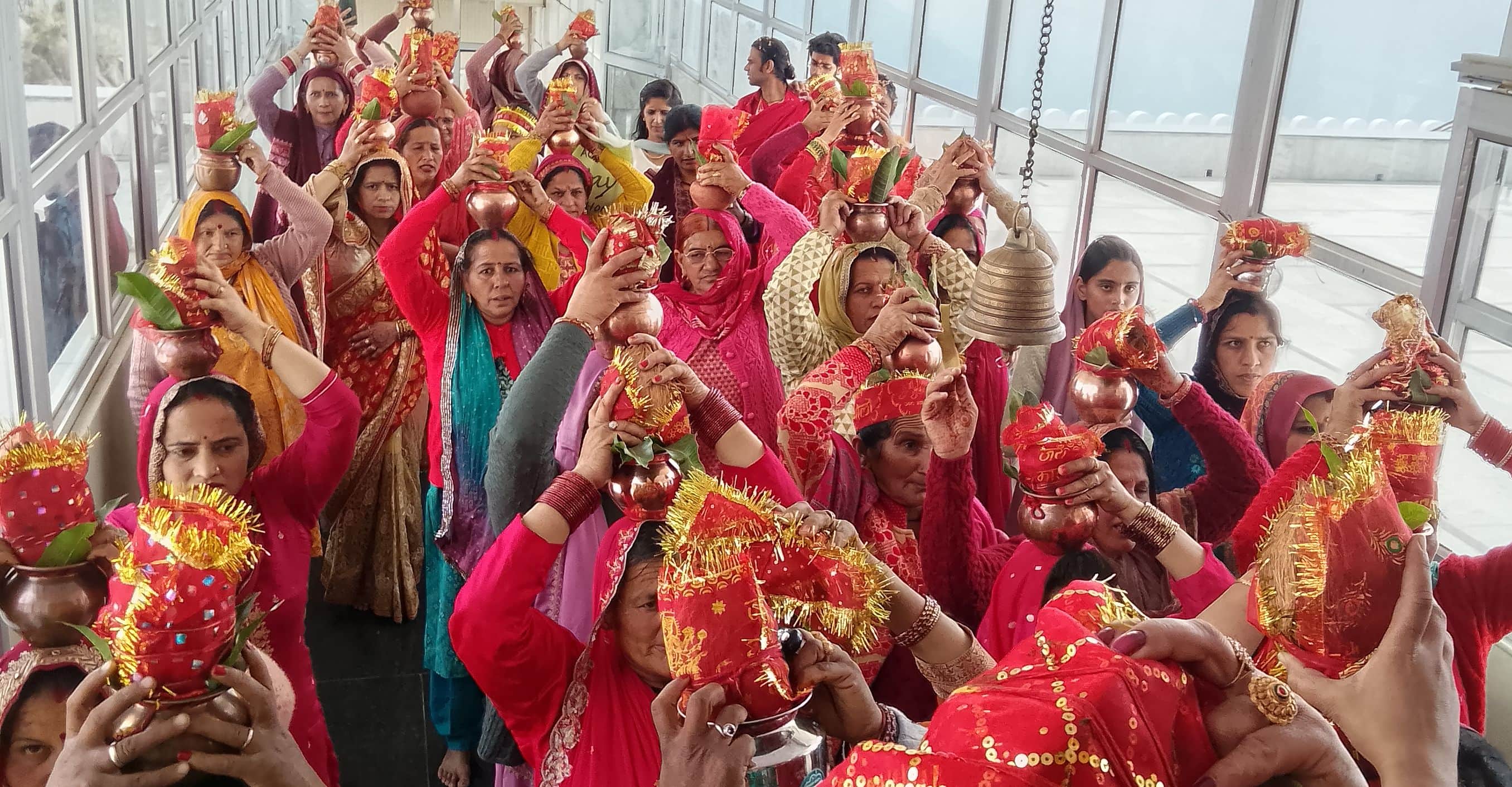 चायल के महाकाली मंदिर काली का टिब्बा में श्रीमद्भागवत कथा के शुभारम्भ अवसर पर सोमवार को कलश यात