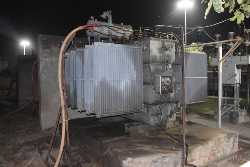 The city is heading towards darkness. Oil is drying up in 543 transformers, with only 12 days of stock left.