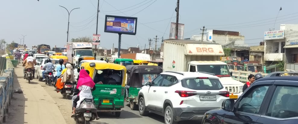 Traffic situation caused by closure of one lane of Bata Railway Overbridge