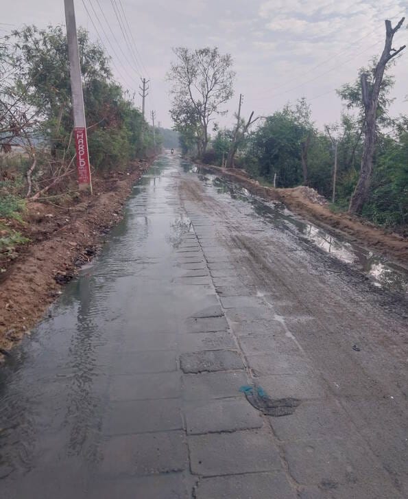 Badshahpur-Dadasia road worsens due to sewer overflow