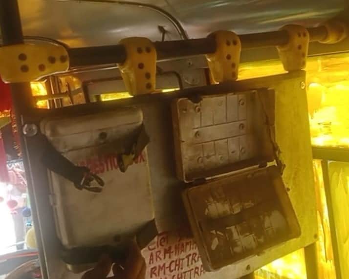 फोटो 29 एचएएमपी 10- उरई डिपो बस का खाली फर्स्ट एड बॉक्स। संवाद