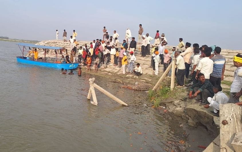 Three friends drowned while bathing in the Ganges, one missing