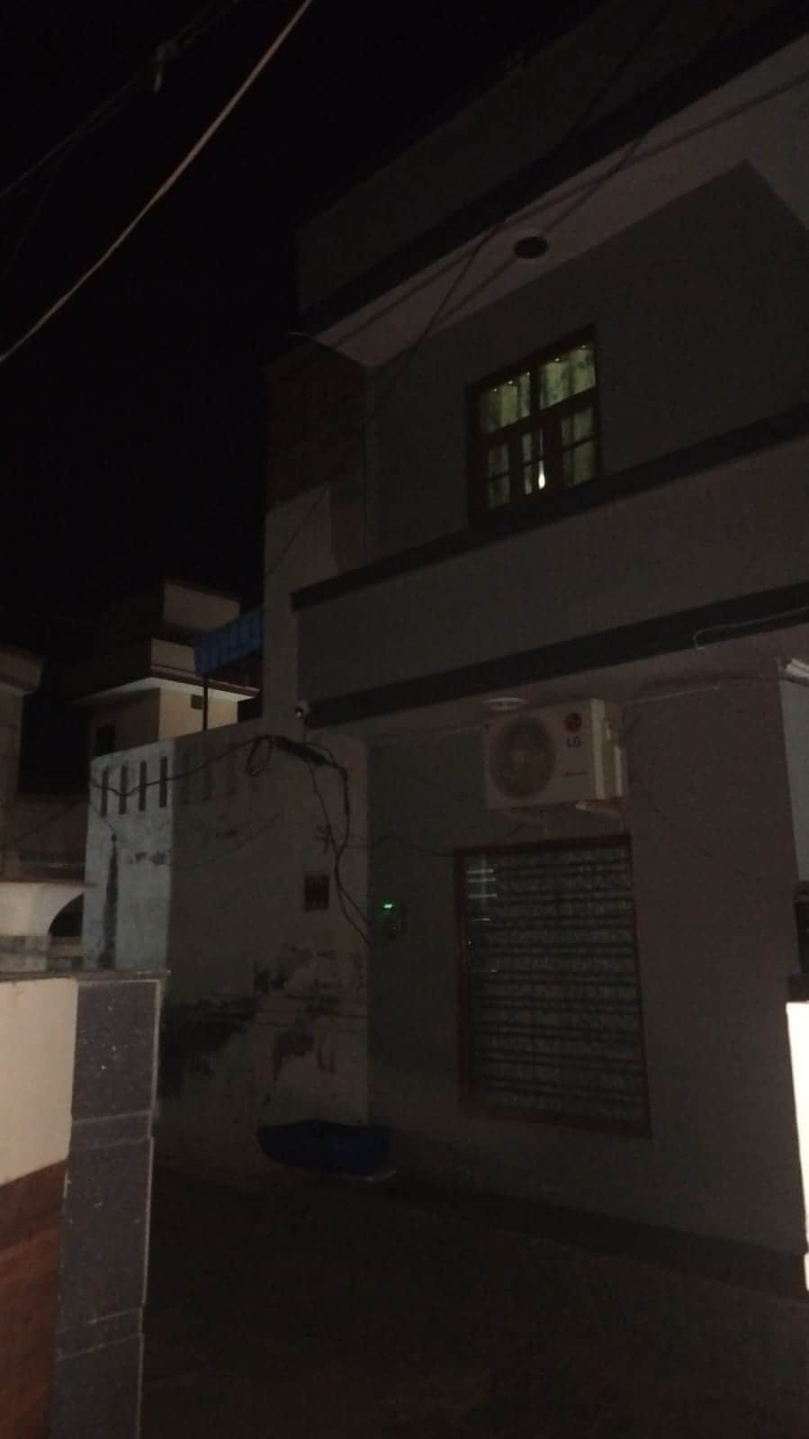 फतेहाबाद के आरके कॉलोनी में लाइट न होने से छाया अंधेरा 