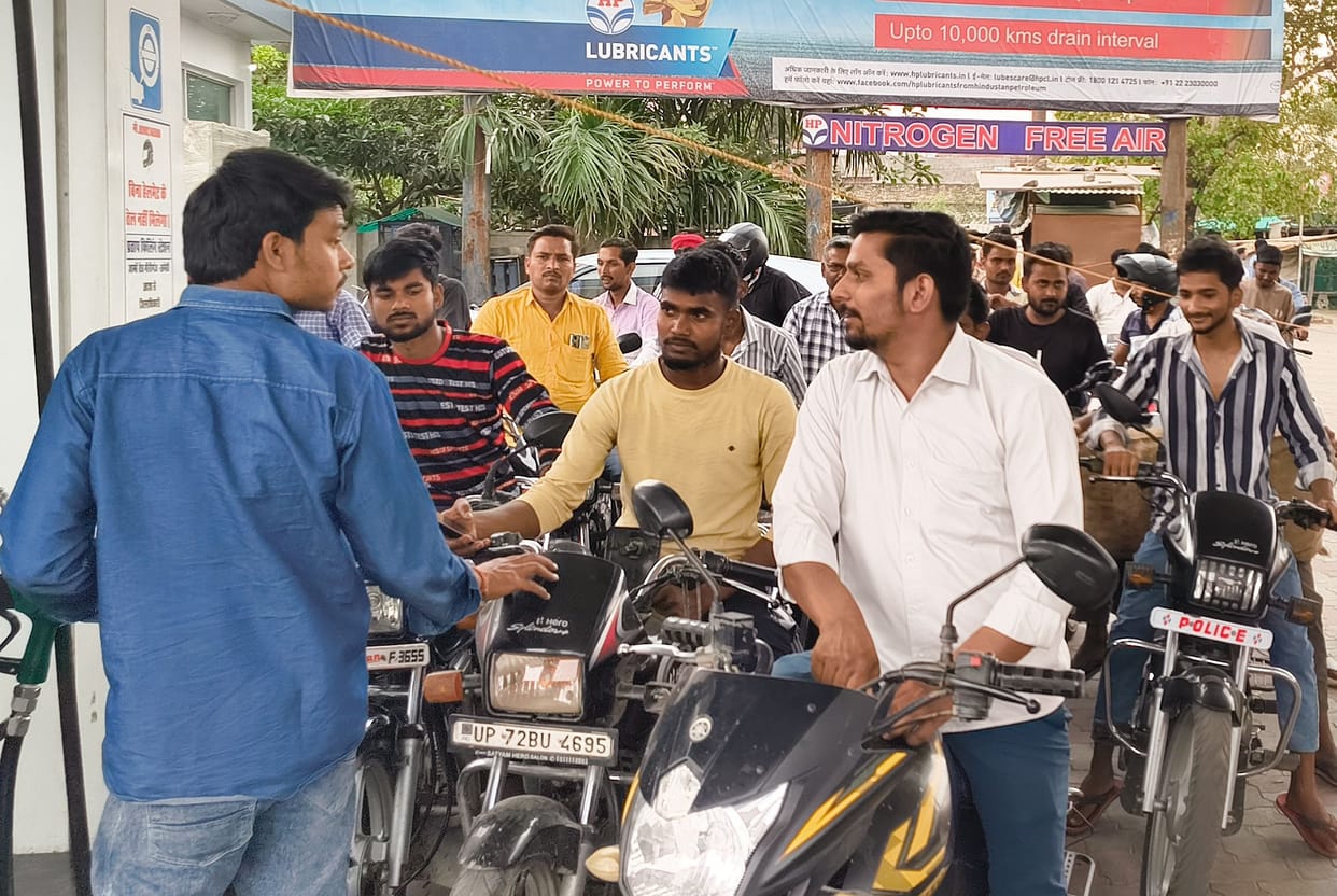 Fuel crisis deepens, many pumps dry, long queues, limited supplies
