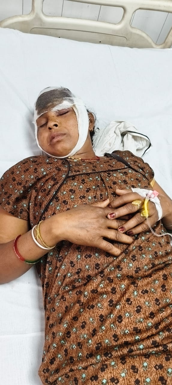 Mother kept crying on the hospital bed for the last glimpse