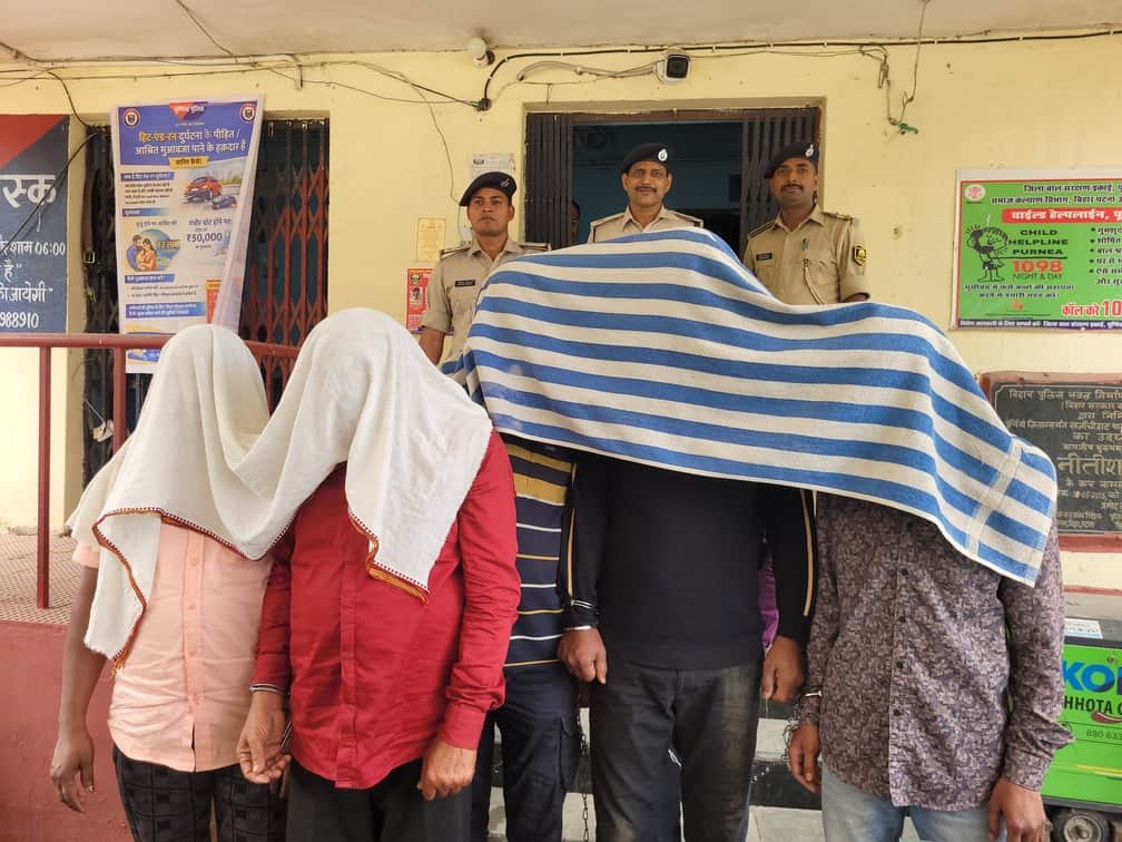 घटनास्थल से फॉर्च्यूनर जब्त अपराधियों की गिरफ्तारी की जानकारी देते पुलिस