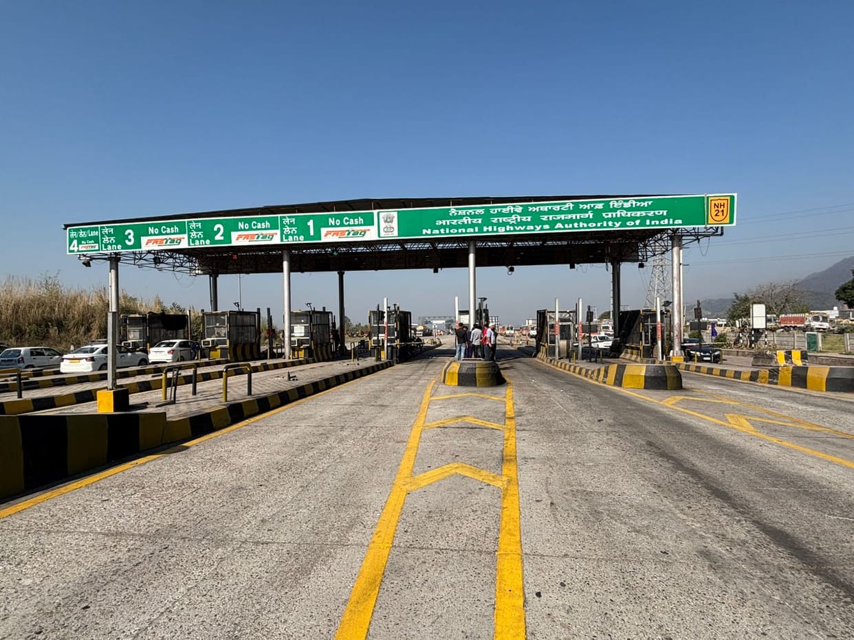 Punjab-Himachal border on alert amid entry fee dispute