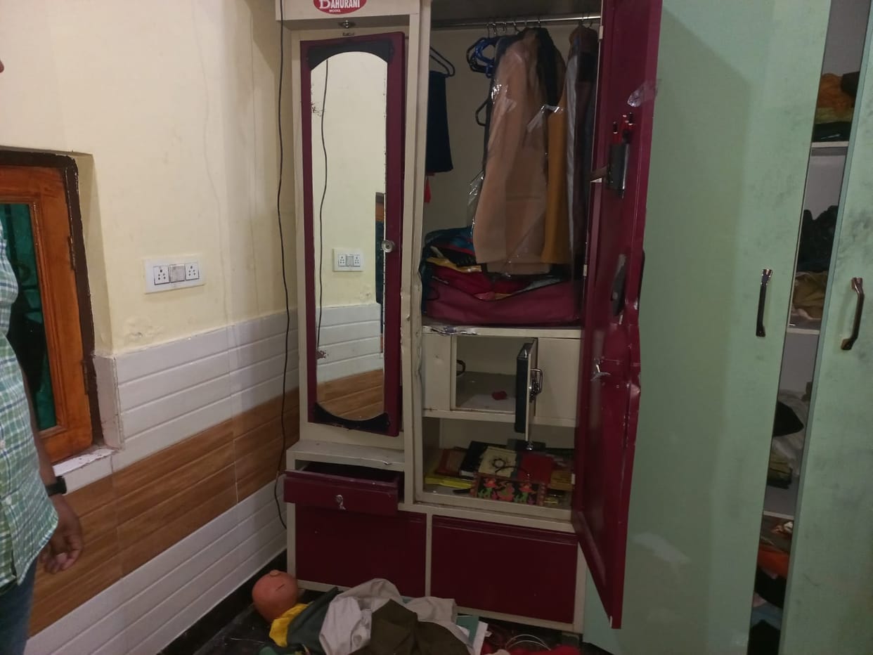 Lakhs stolen from army personnel's house