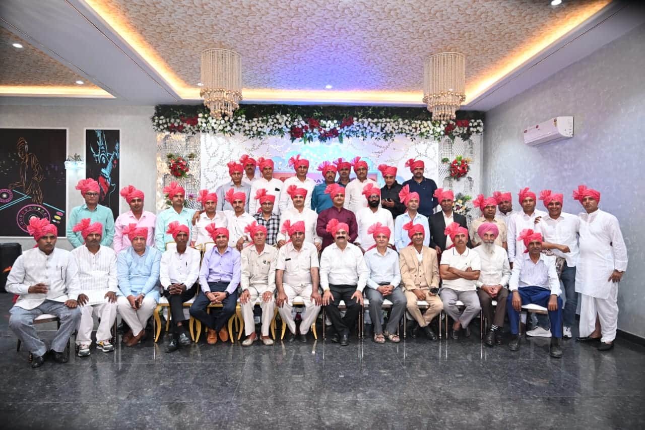 कारगिल के भूतपूर्व सैनिक तृतीय मिलन समारोह मनाते। स्रोत : संघ