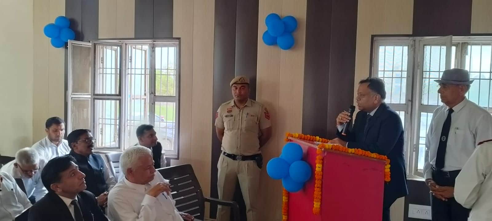 कोसली बार एसोसिएशन में संबोधित करते जज पंकज जैन। स्रोत : प्रशासन