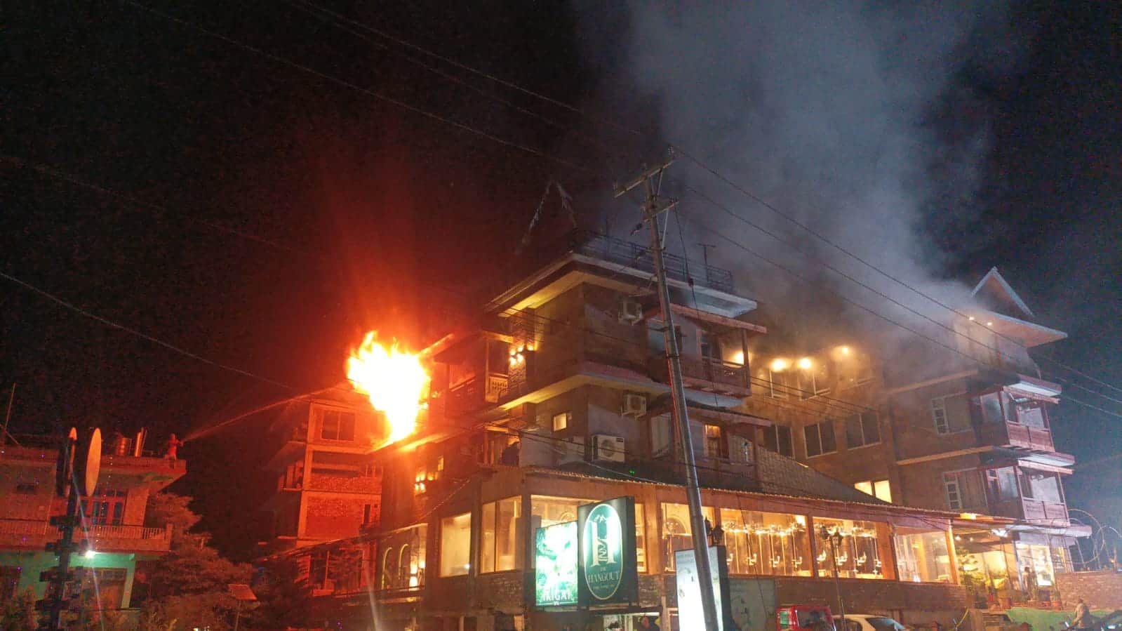 कसोल के होटल की तीसरी मंजिल में भड़की आग। जागरूक पाठक