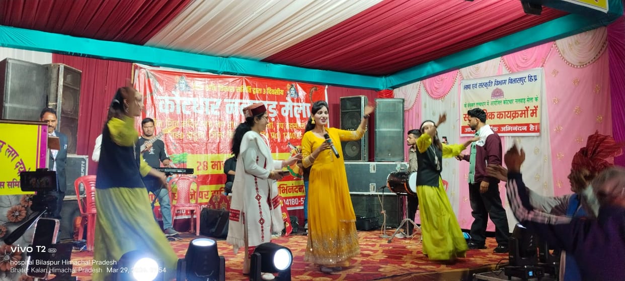 The last evening of the fair was dedicated to Rajesh Jaswal.