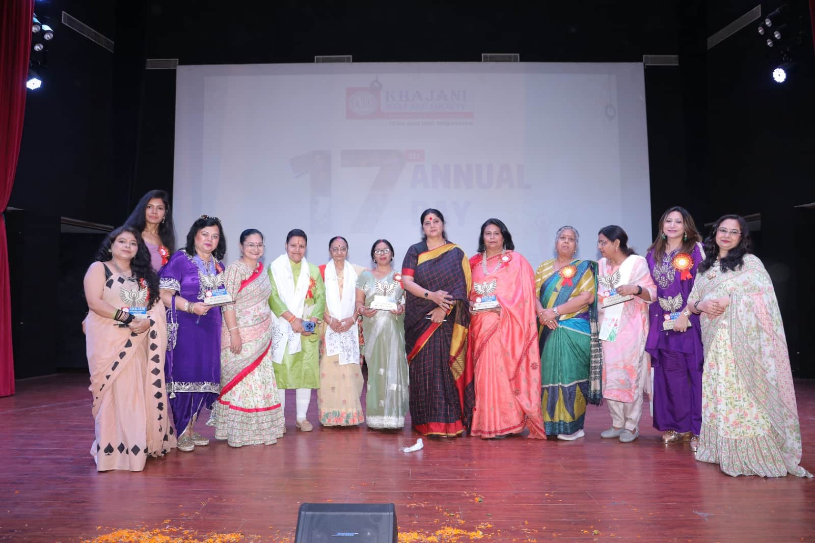 खजानी वेलफेयर सोसाइटी द्वारा आयोजित कार्यक्रम में मौजूद महिलाएं। 