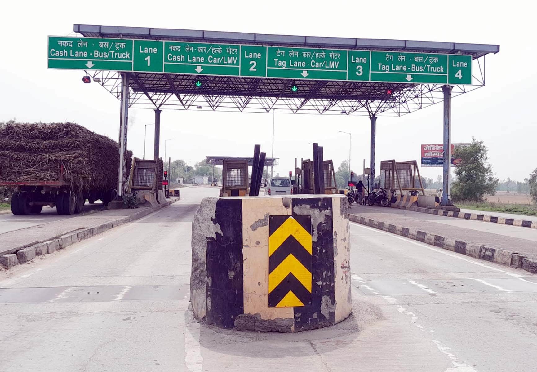 खुटार पूरनपुर मार्ग पर हिटौटा टोल प्लाजा । संवाद