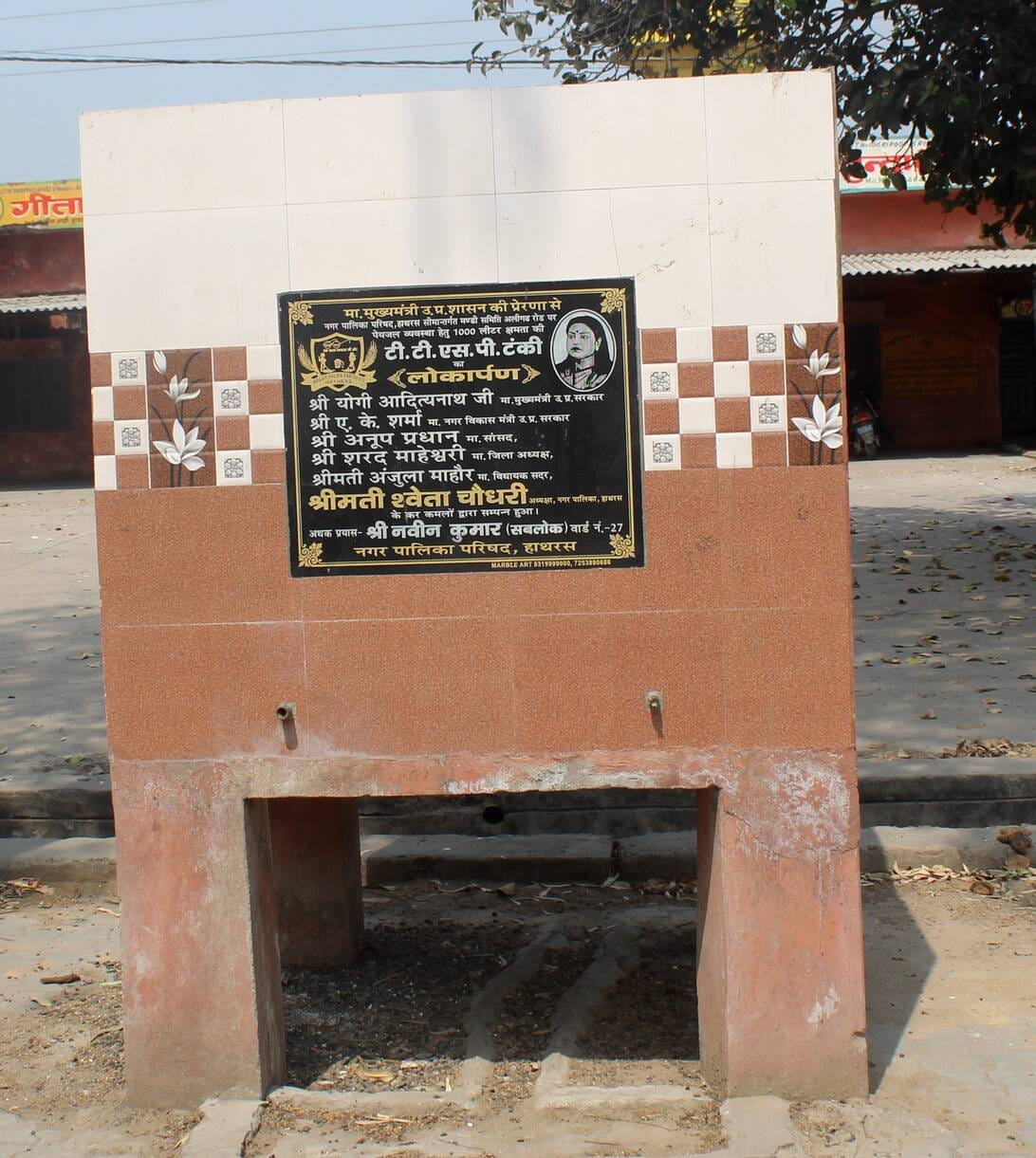 Drinking water is unavailable at the market, causing inconvenience.