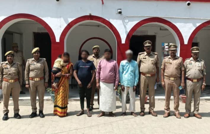 महुली में गिरफ्तार दहेज हत्या के आरोपी। संवाद