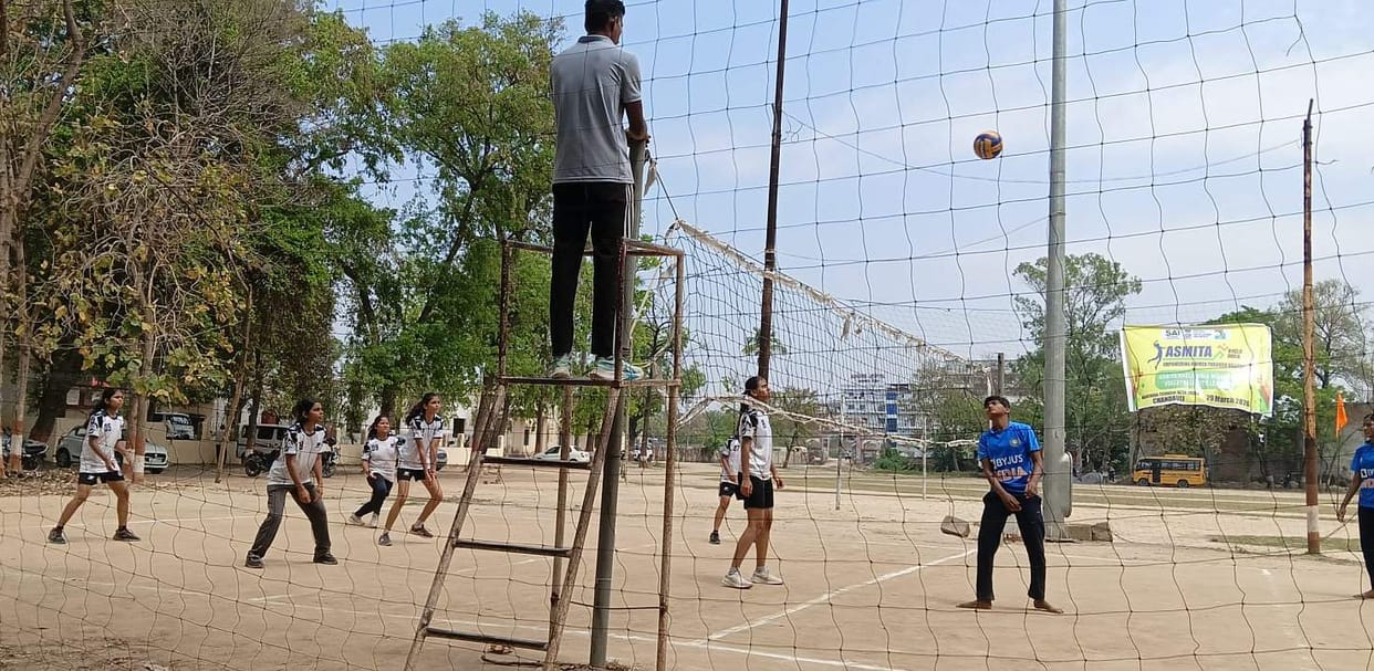 Mahendra Technical Inter College winner in women's volleyball competition