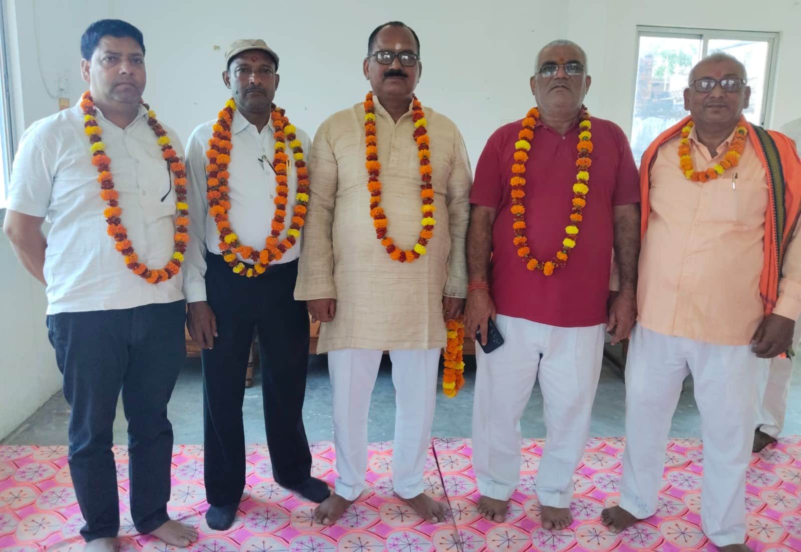 महावीर इंटर कॉलेज बिछिया प्रबंध समिति के पदाधिकारी। स्रोत संगठन