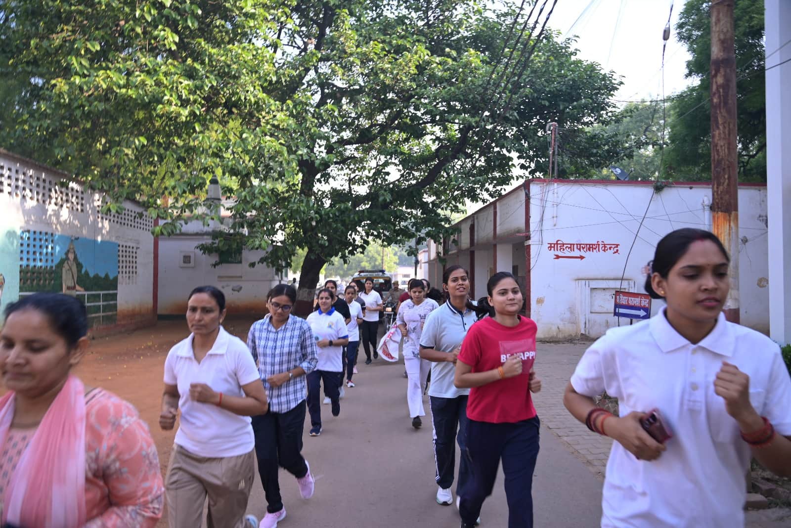 मैराथन दौड़ में  लगाती महिला पुलिसकर्मी। स्रोत- पुलिस