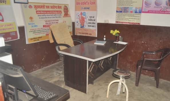 मोती कालोनी स्थित पीपीसी में लगे जन आरोग्य मेले के दौरान खाली पड़ी चिकित्सक की कुर्सी। संवाद