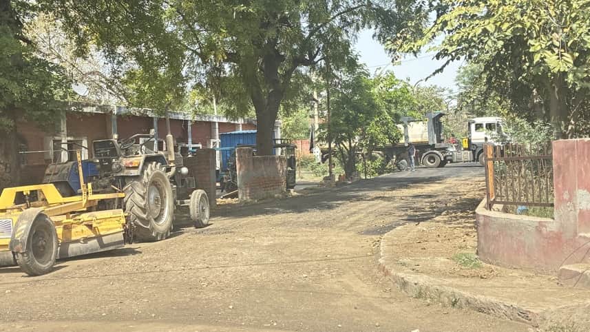 नागरिक अस्पताल में सड़कों का निर्माण कार्य शुरू