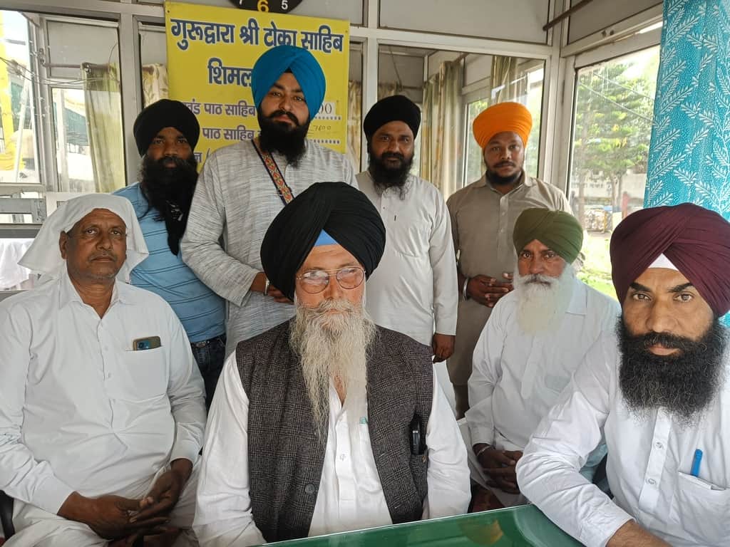 नारायणगढ़ में धार्मिक कार्यक्रम को लेकर जानकारी देते प्रबंधक। प्रवक्ता