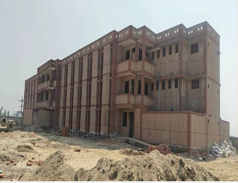 नवीन आश्रम पद्धति पर निर्माणाधीन स्कूल। संवाद