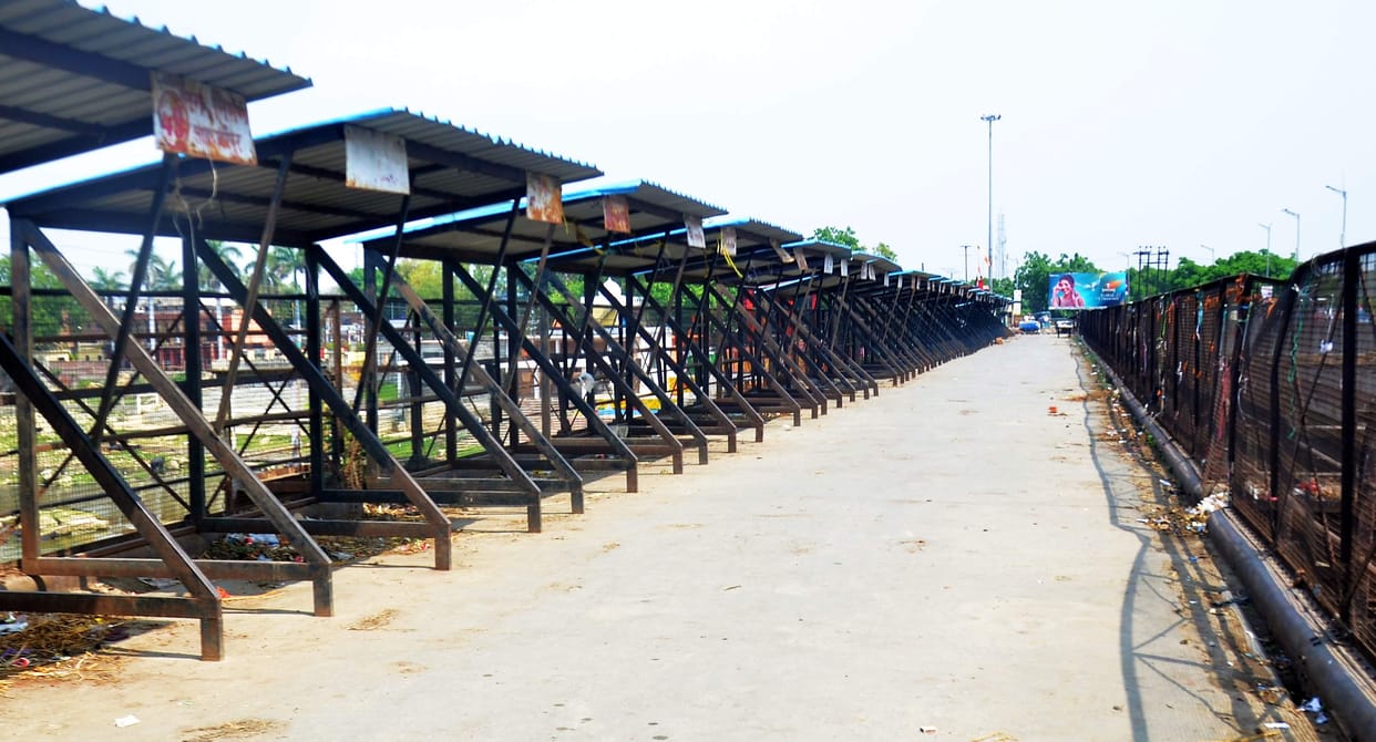 Preparations Underway to Demolish Old Garra River Bridge... Vending Zone Poses an Obstacle