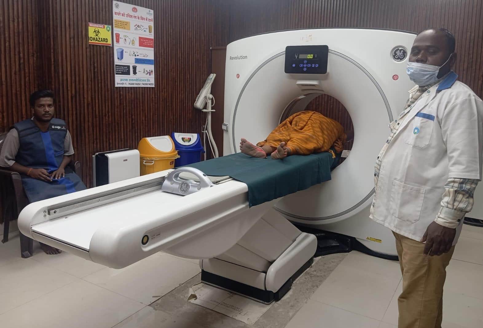 सौ शय्या असपताल में हो रहा सीटी स्कैन। संवाद