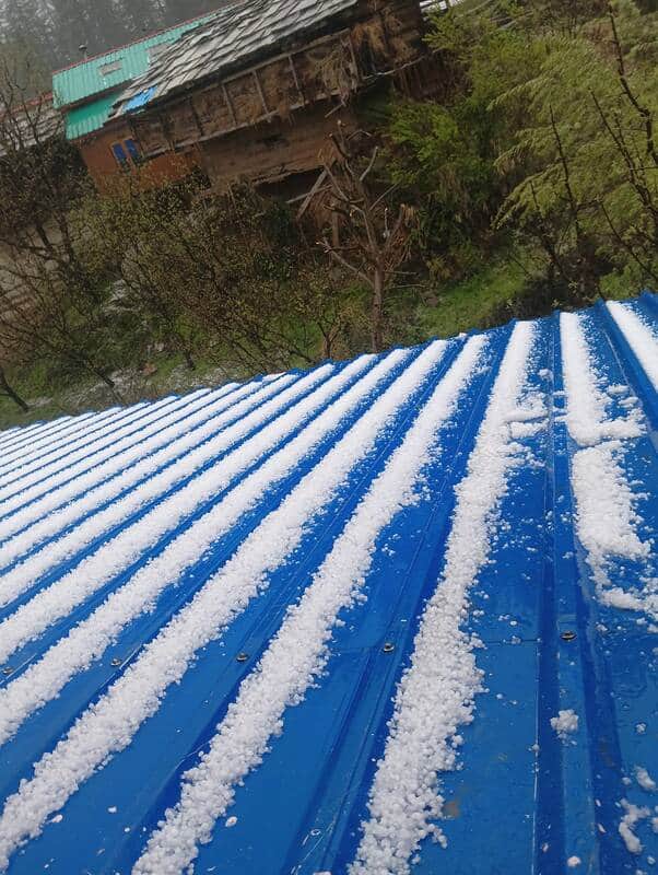 सैंज घाटी के शांघड़ में हुई ओलावृष्टि।-संवाद