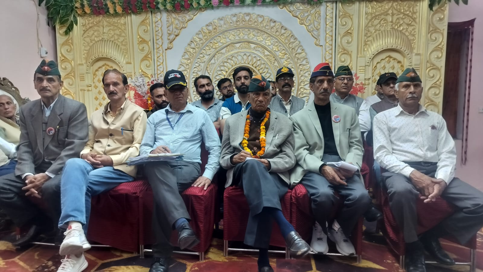 सर्वसम्मति से जम्मू कश्मीर एक्स सर्विस वेलफेयर एसोसिएशन का वेयरमैन चुने जाने के बाद पूर्व सैनि