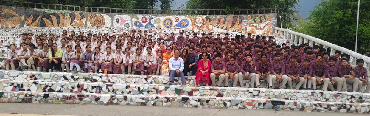 Students learnt the importance of using waste materials during an educational tour.