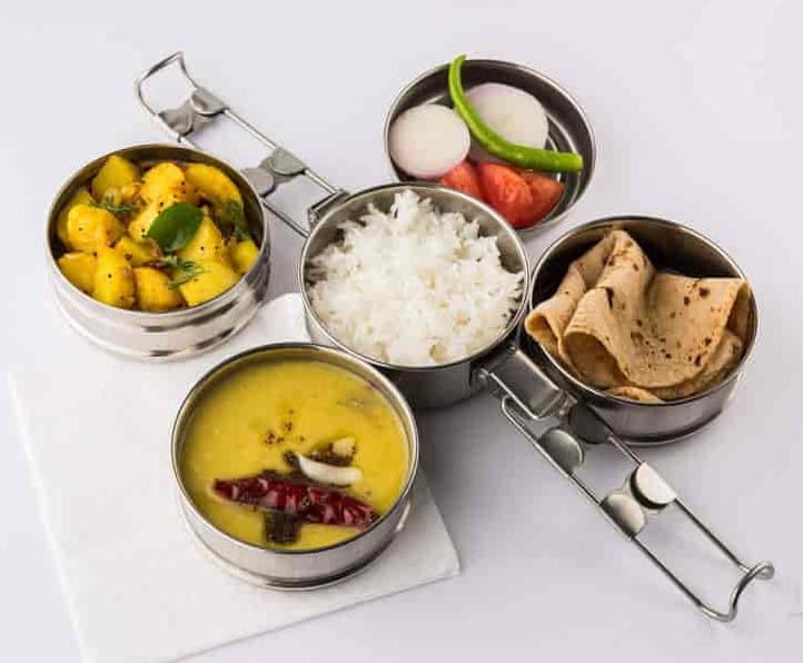 Home-like taste in Agra's tiffin service : Demand for tiffin services in Agra has surged, with home-style meals four times cheaper than restaurant meals.