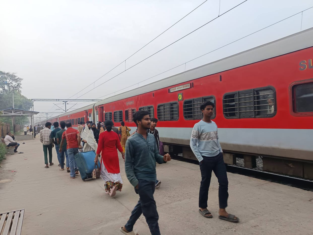 Demand for Stoppage of Special Trains at Tamkuhi Road Station