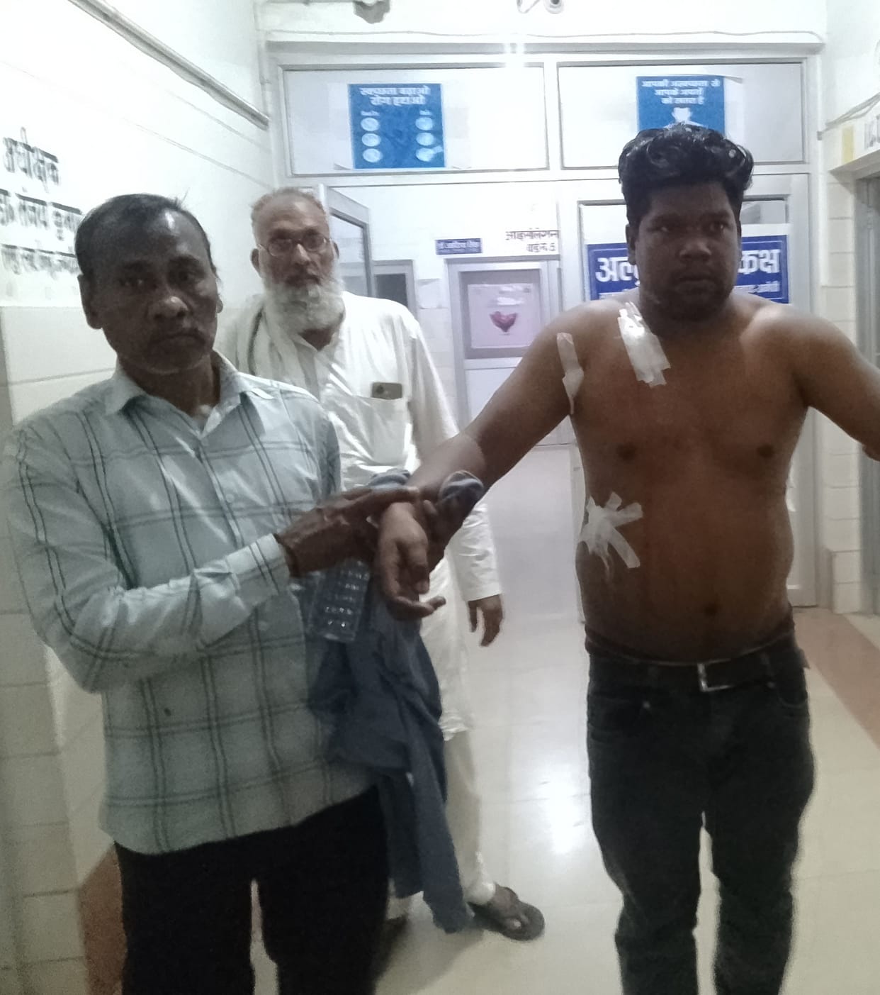 Auto driver attacked shopkeeper with knife