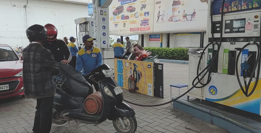 Rationing at the petrol pump in Kotwali Bazaar, oil is available within limits
