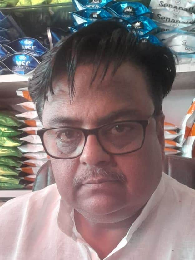 विनय कुमार गुप्ता, व्यापारी।