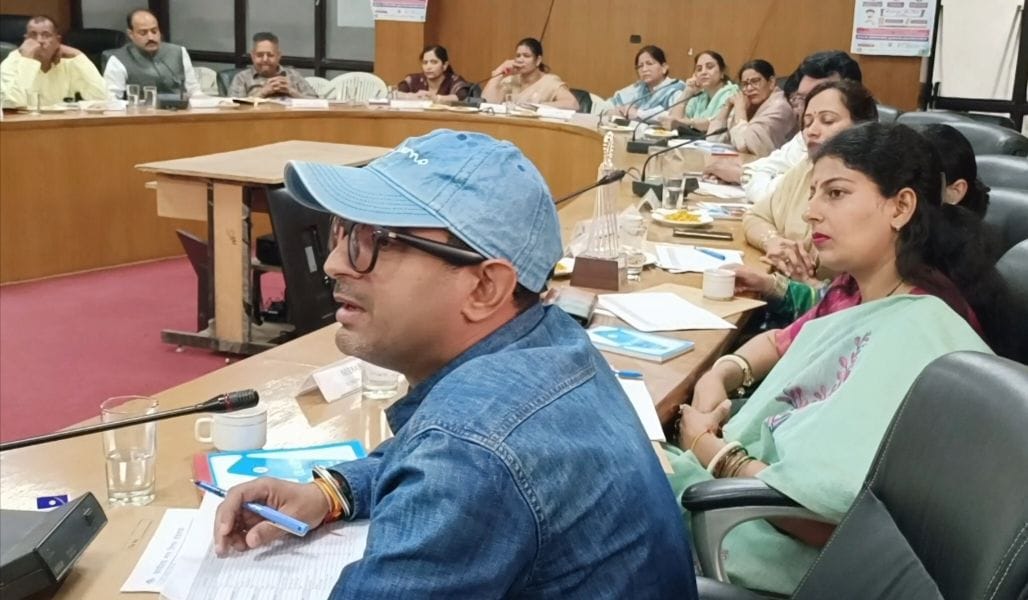 Amid uproar, the Municipal Corporation's budget of Rs 316 crore was passed.