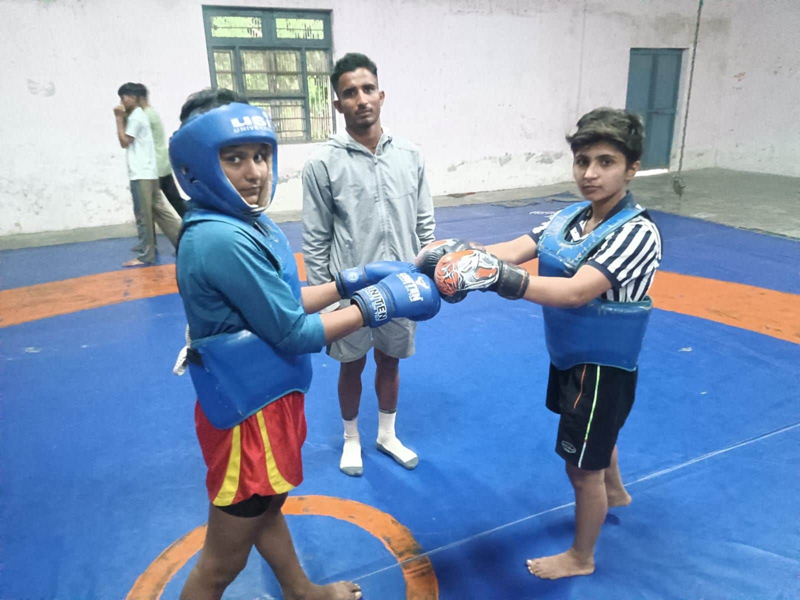 31जेएनडी26: अर्जुन स्टेडियम में ट्रायल देते हुए खिलाड़ी। संवाद