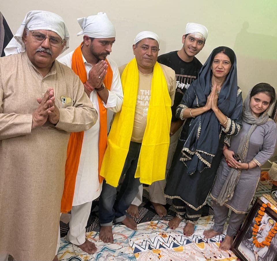Following the recitation of Sri Sukhmani Sahib, the committee honored the family by presenting them with a *Siropa*.