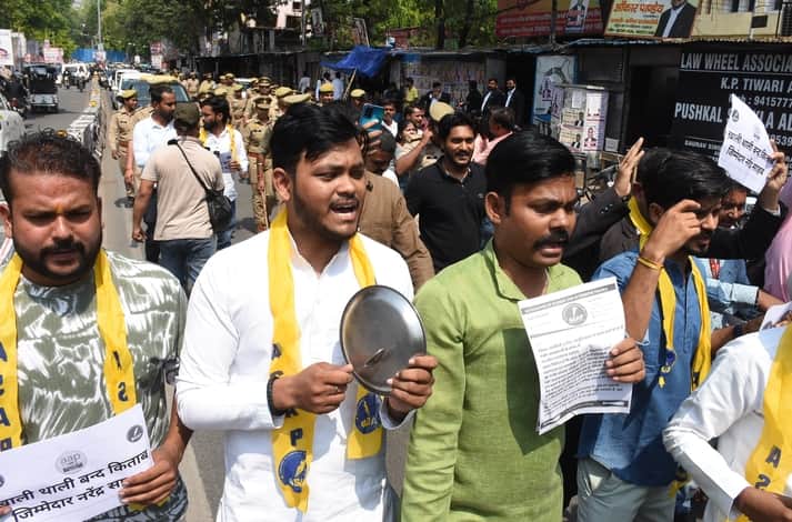 आम आदमी पार्टी के स्टूडेंट विंग ASAP गैस की कीमत और किल्लत के खिलाफ केसर बाग स्थित स्वास्थ्य भव