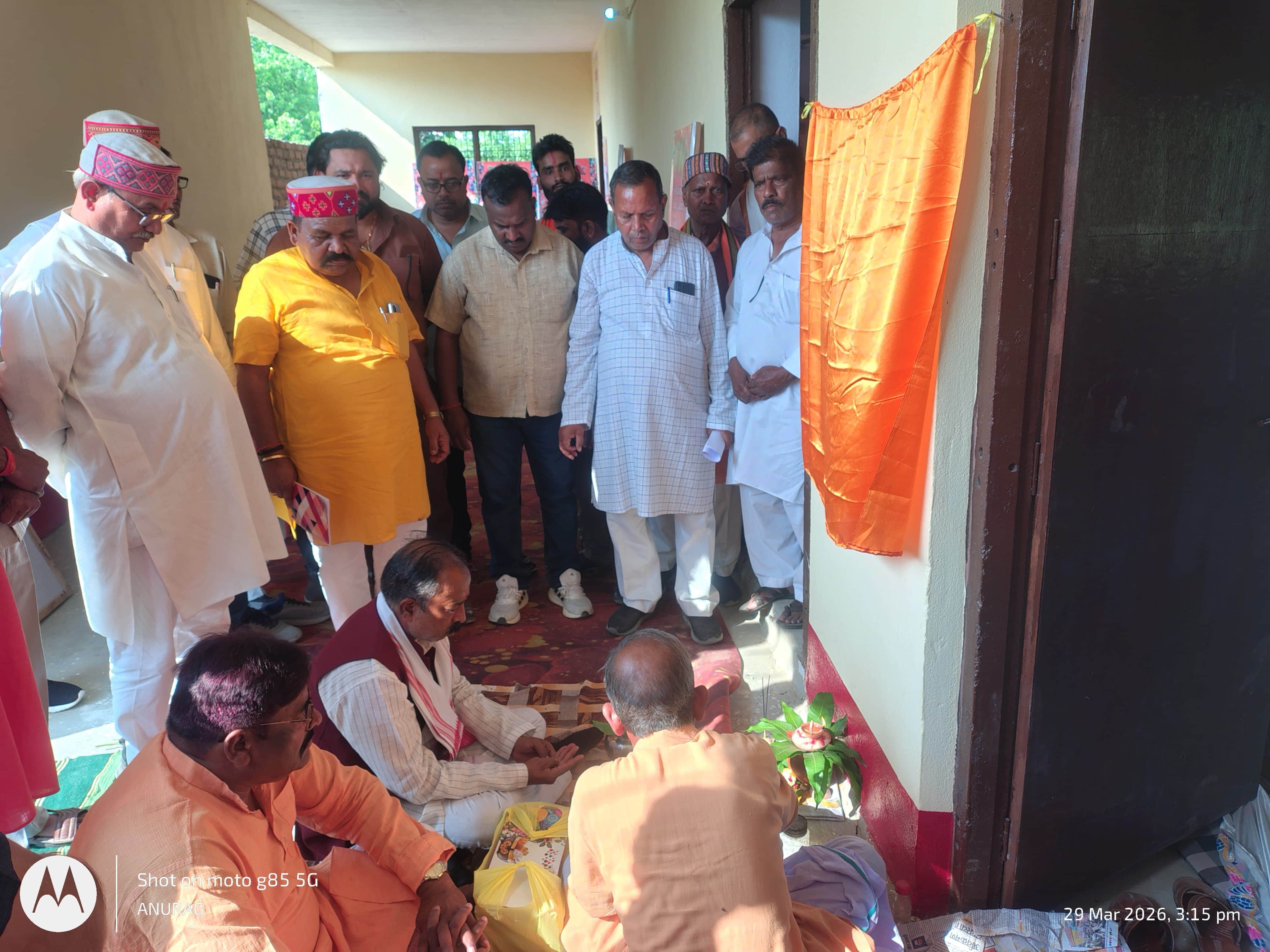 अहिरौली विद्यालय परिसर में नए भवन का लोकार्पण करते विधायक मोहन वर्मा।स्रोत-सोशल मीडिया