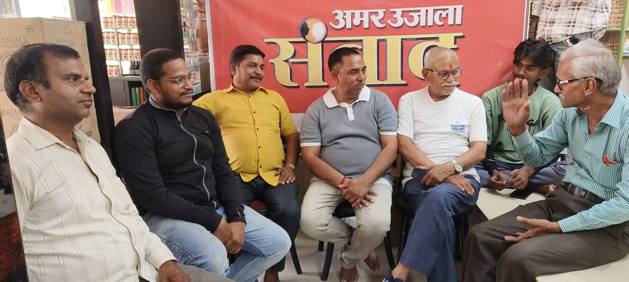 Small shopkeepers' businesses shut down due to the shutdown of commercial cylinders.