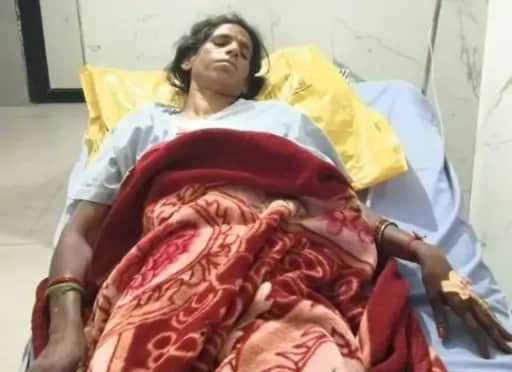 अस्पताल में भर्ती घायल महिला संजू। स्रोत : वीडियो ग्रैब