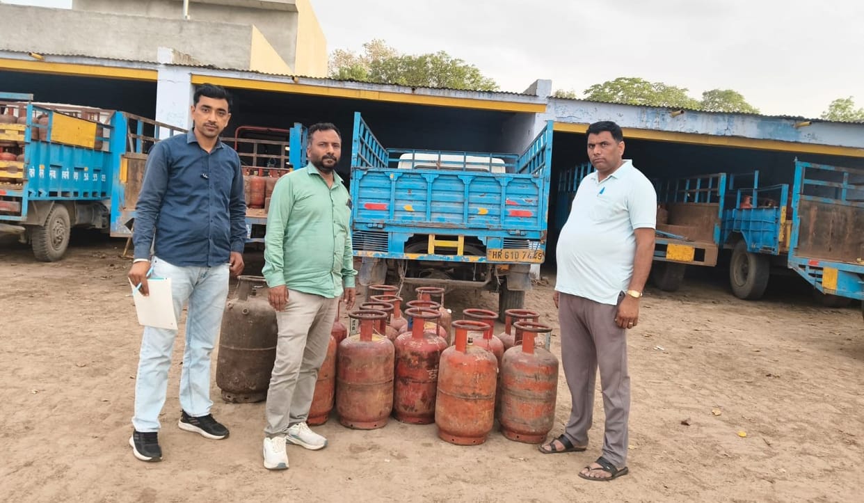 The Food and Supplies Department seized 15 gas cylinders being used illegally.