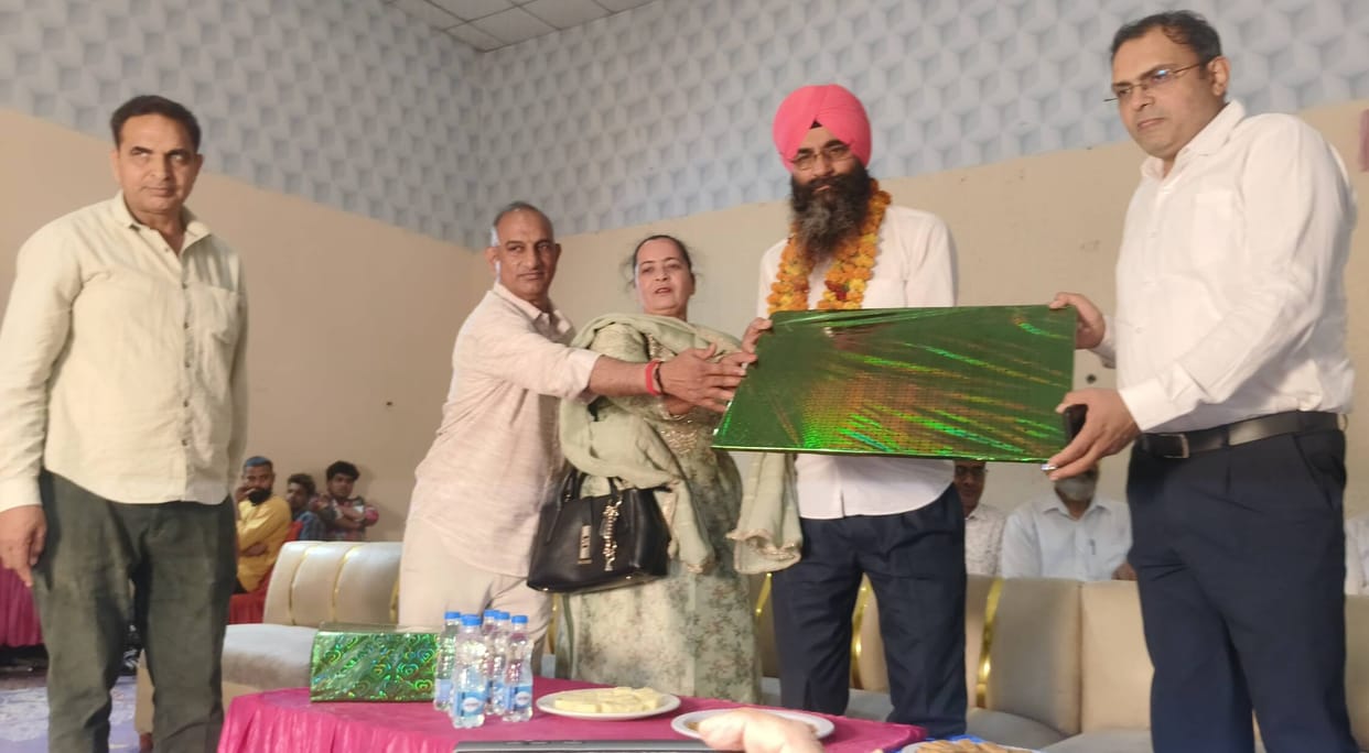Patwari Surjeet retired after serving in the Revenue Department for 29 years.