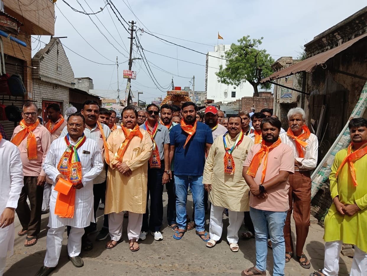 A grand procession was taken out on the birth anniversary of Lord Mahavir