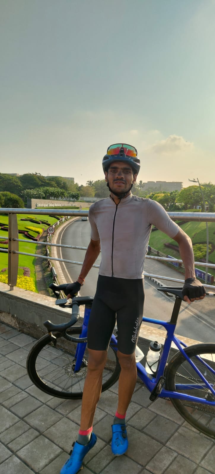 Manish sets record by cycling 1,421 km